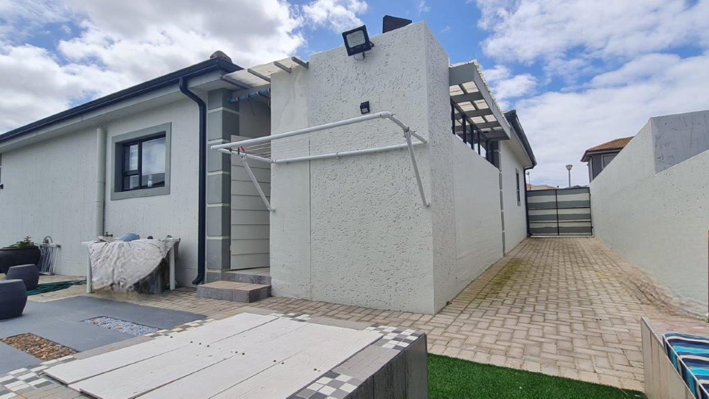 2 Bedroom Property for Sale in Dana Bay Western Cape